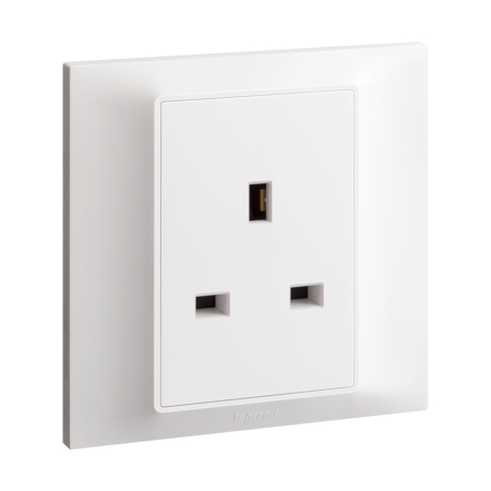 Belanko S 1 gang BS unswitched socket outlet - 13A - White | 617640 | 3414971684706 | LEGRAND