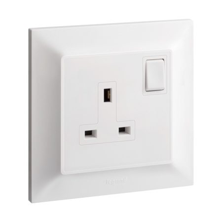 Belanko S 1 gang BS switched socket outlet - 13A - White | 617643 | 3414971684799 | LEGRAND